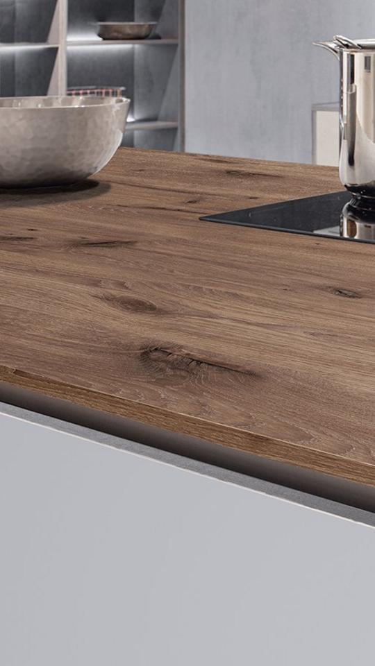 Worktop Detailaufnahme im Farbton Eiche Castell.