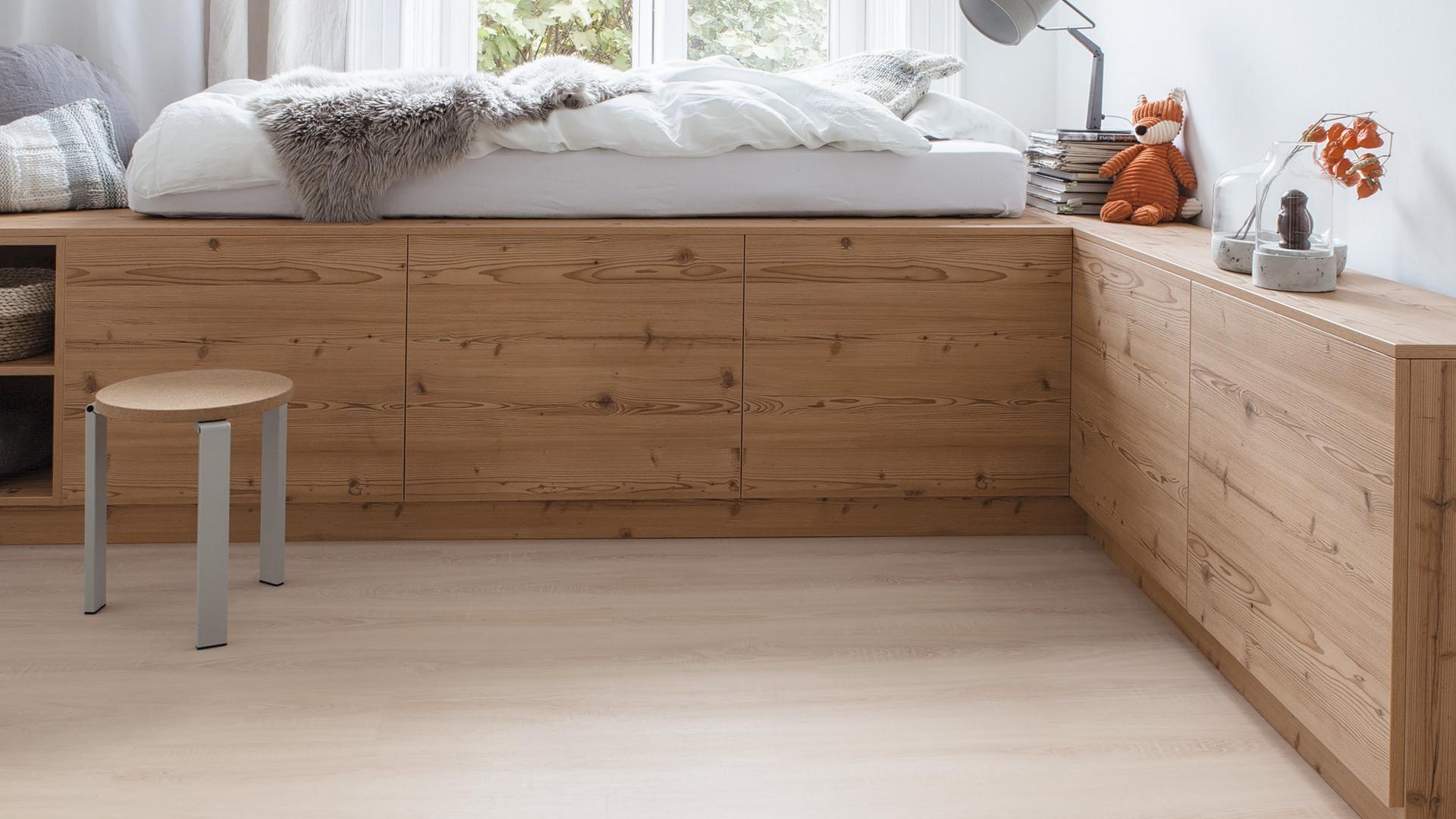 Cottage Pine Antique