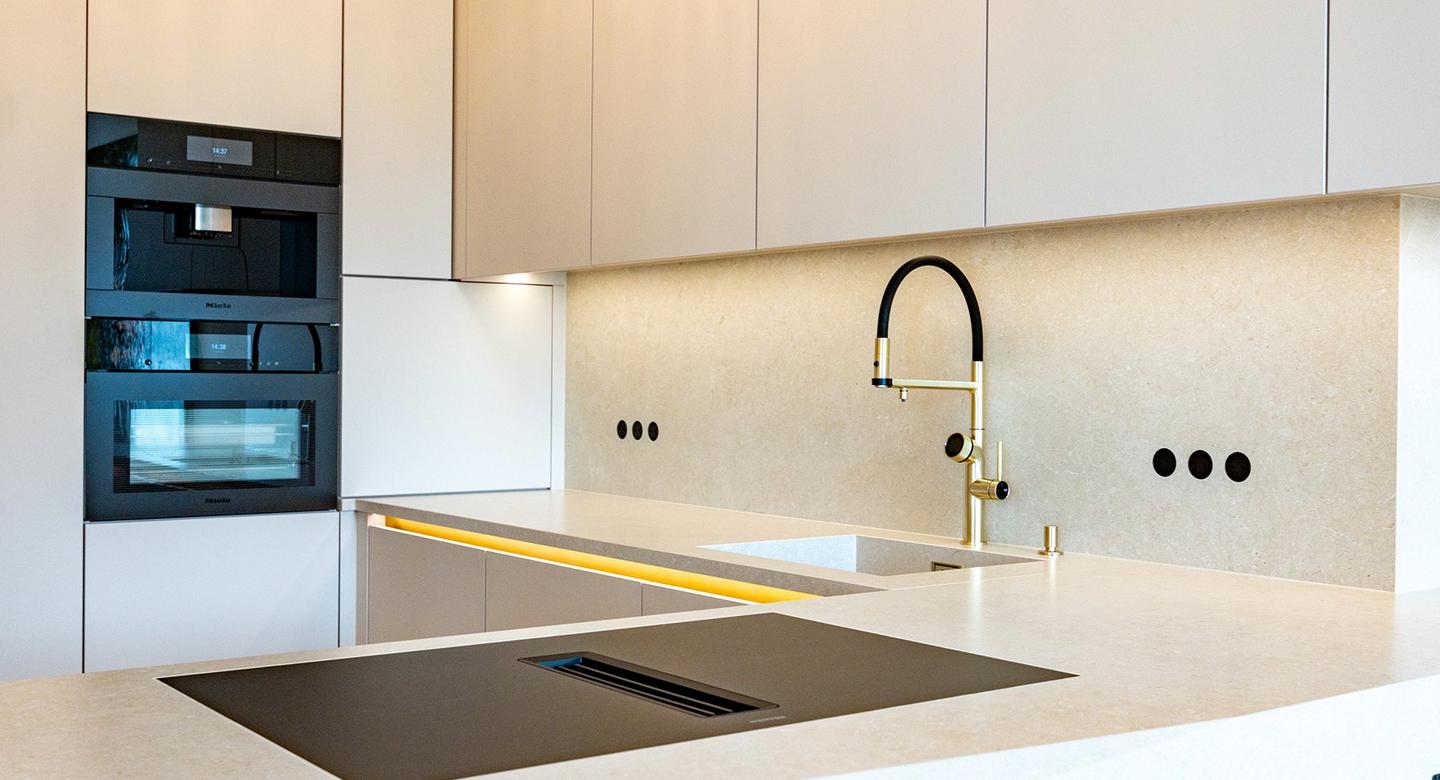 Compact Space, Clear Lines